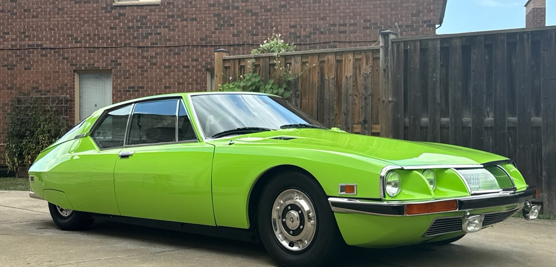 Ceramic coated car with water beading effect