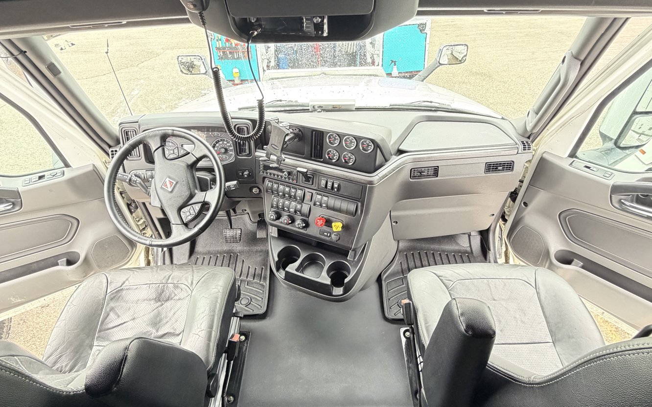 Commercial fleet vehicle detailing