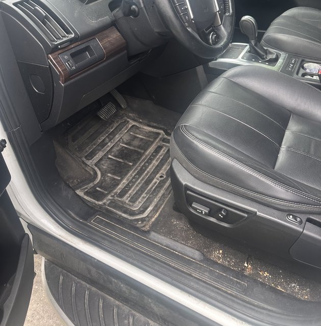 Land Rover before detailing