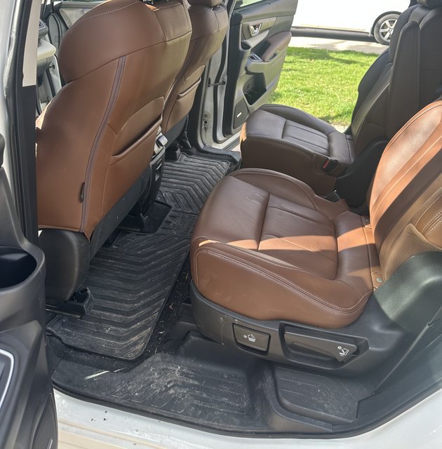 Subaru Outback before detailing